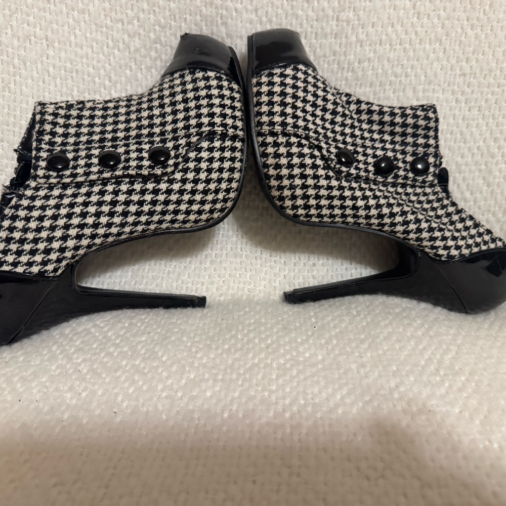 Bumper Sz 8 Houndstooth Pattern Heels GUC 😊😊 - Picture 4 of 7